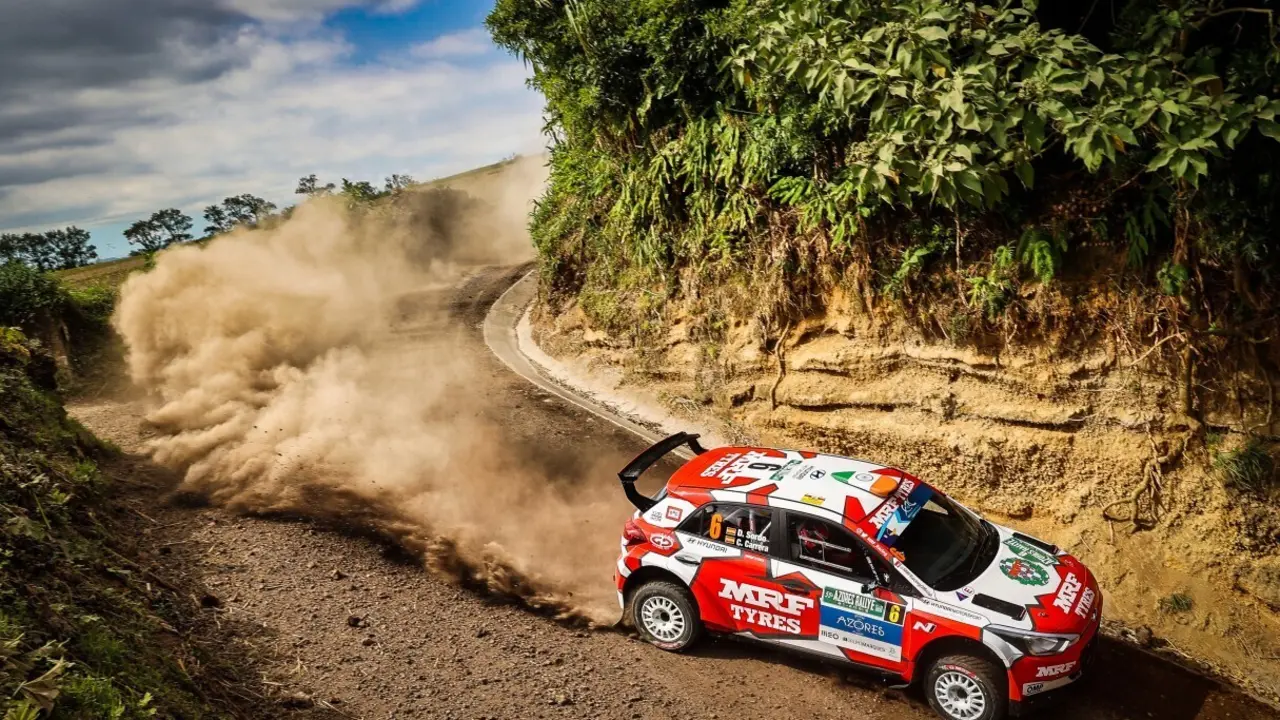Sordo en el rallye de Azores.