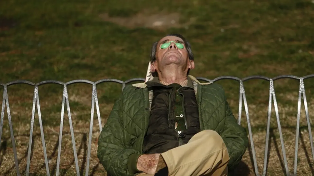 Archivo - Descanso, descansando, descansar, relax, relajaci&oacute;n, estr&eacute;s, tomando el sol, 
