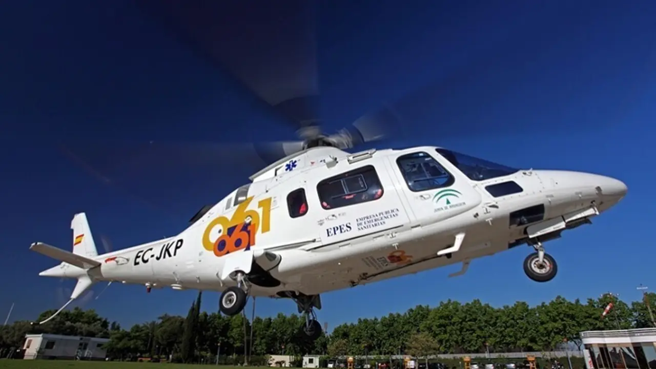 Archivo - Helic&oacute;ptero del 061 (archivo).