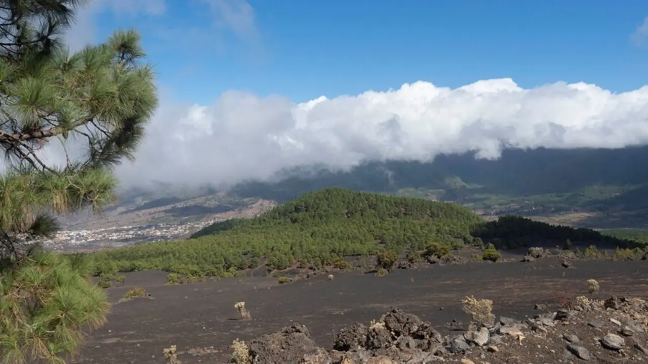 Archivo - Vista general de Cumbre Vieja, una zona al sur de la isla que podr&iacute;a verse afectada por una posible erupci&oacute;n volc&aacute;nica, a 14 de septiembre de 2021, en Cumbre Vieja, La Palma, Islas Canarias, (Espa&ntilde;a). El Gobierno de Canarias ha activado el Plan 