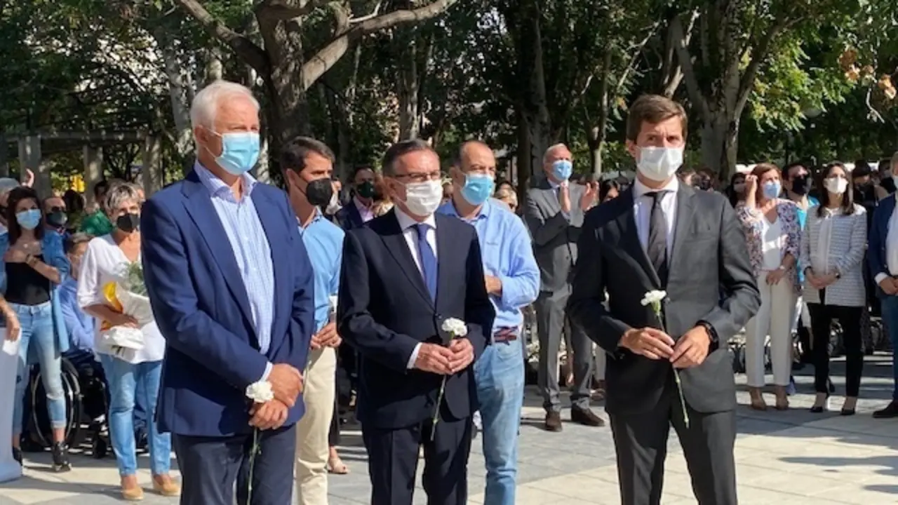 Beamonte (PP) reprocha al Gobierno de Espa&ntilde;a que "no tenga desapego" con partidos que apoyan a los terroristas.