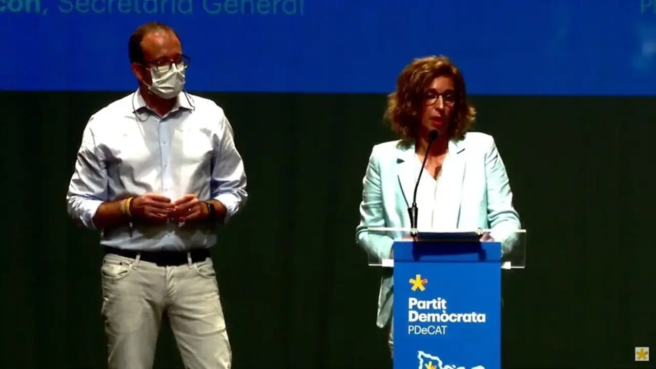 La secretaria general del PDeCAT, &Agrave;ngels Chac&oacute;n, y el secretario general adjunto, Marc Solsona, en la clausura de la jornada municipalista del partido.
