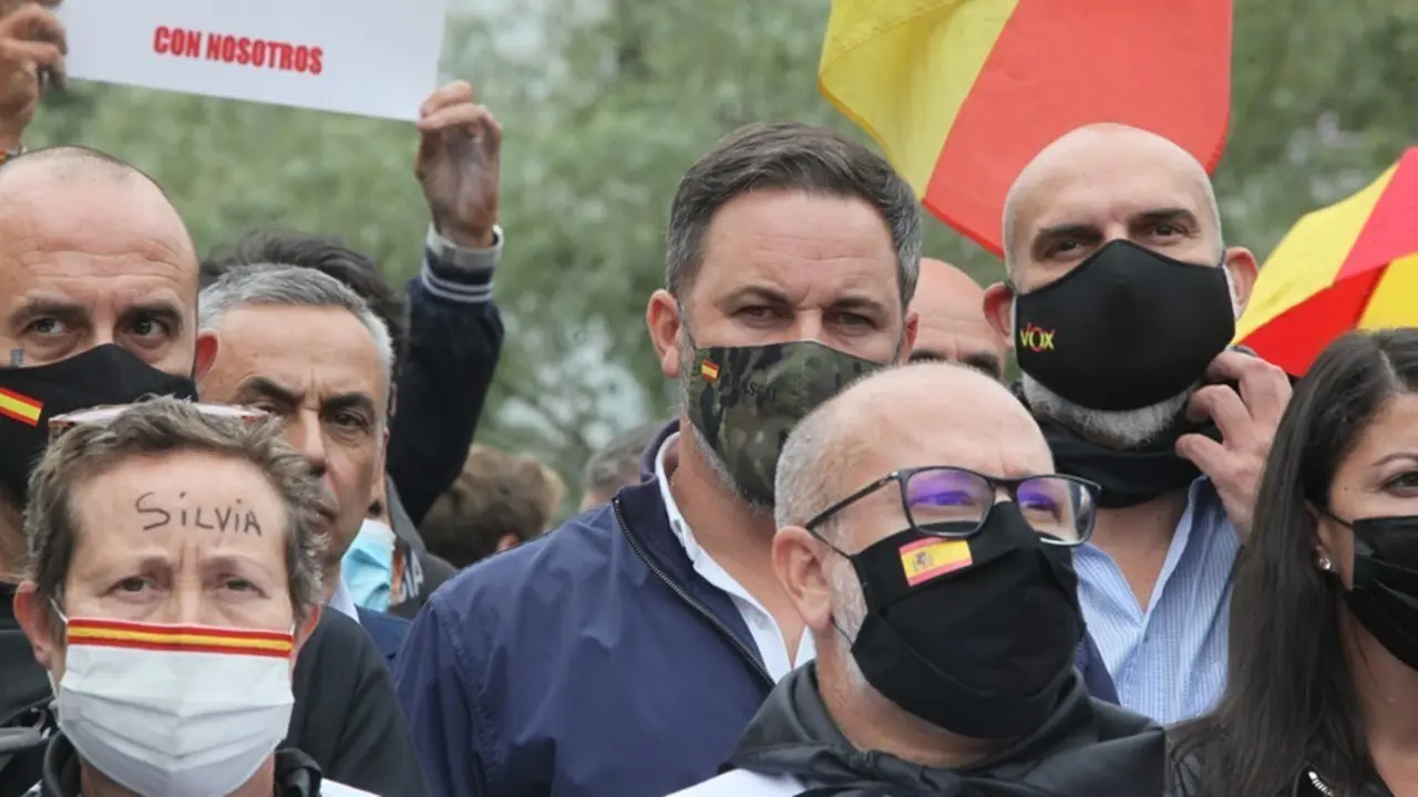 El presidente de Vox, santiago Abascal, durante el acto de desagravio a las v&iacute;ctimas de ETA en Arrasate