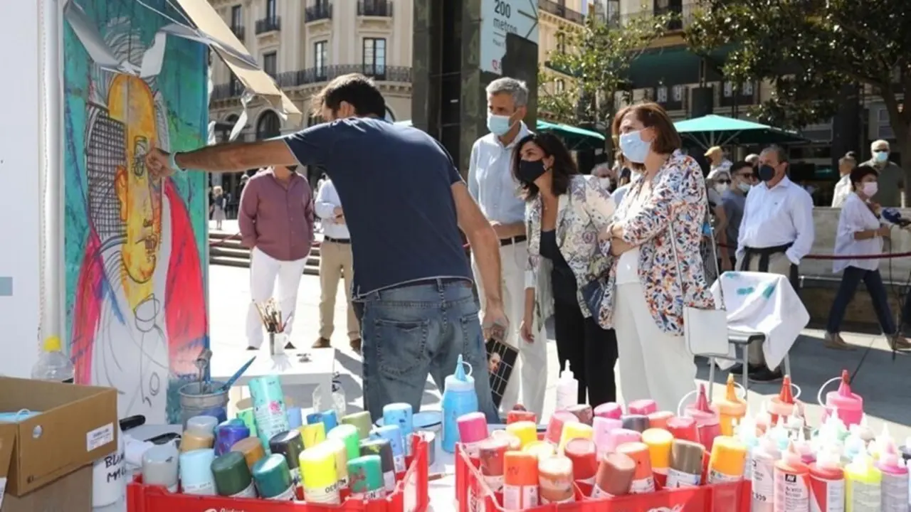 Una veintena de artistas llevan la celebraci&oacute;n del 275 aniversario del nacimiento de Goya a la calle.