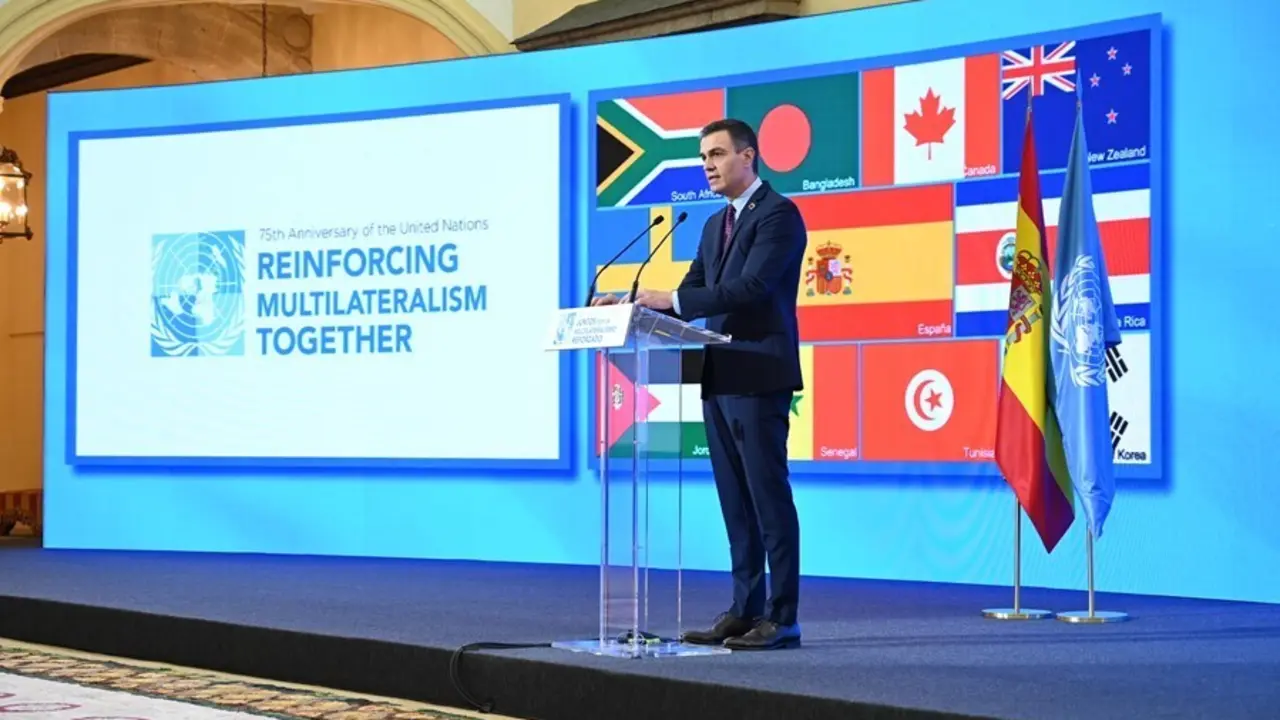 Archivo - El presidente del Gobierno, Pedro S&aacute;nchez, interviene durante el acto de conmemoraci&oacute;n del 75 aniversario de la entrada en vigor de la carta de las Naciones Unidas, en el Palacio Real de El Pardo, El Pardo, Madrid, (Espa&ntilde;a), a 10 de noviembre de