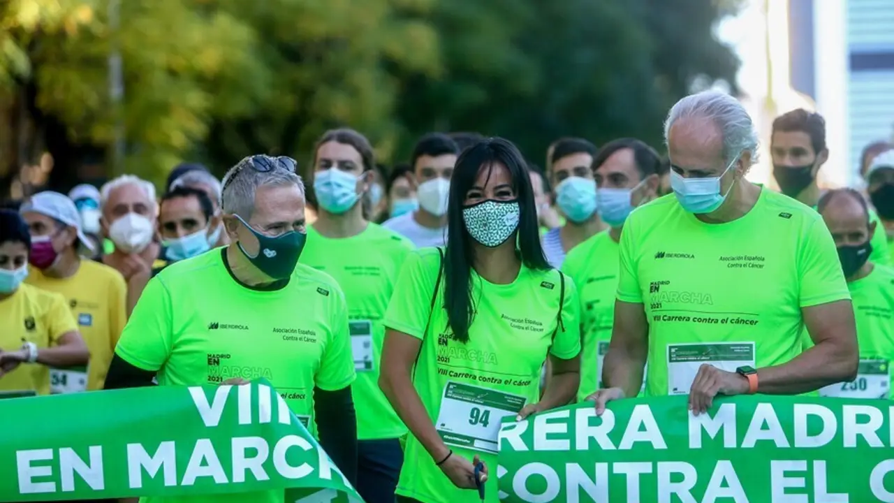La vicealcaldesa de Madrid, Bego&ntilde;a Villac&iacute;s, en la Carrera Madrid en Marcha Contra el C&aacute;ncer, de la Asociaci&oacute;n Espa&ntilde;ola Contra el C&aacute;ncer