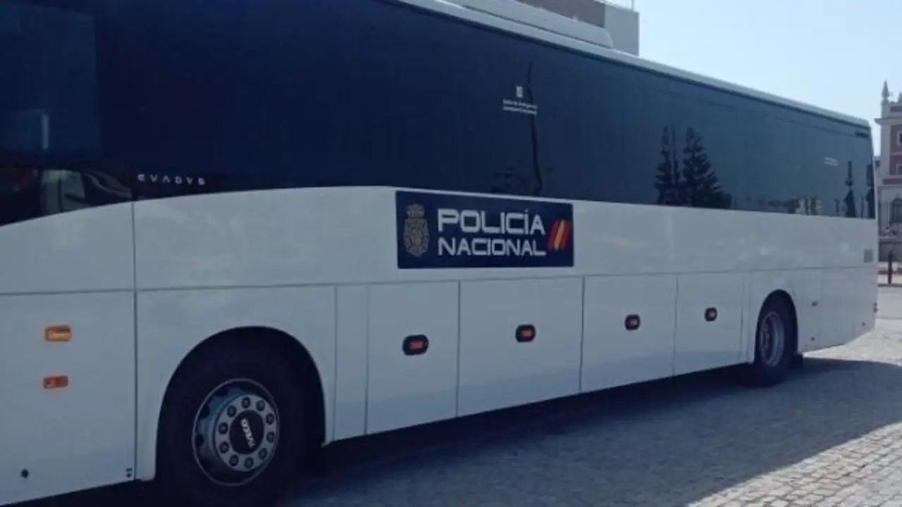 Autob&uacute;s de la Polic&iacute;a Nacional en imagen de archivo.