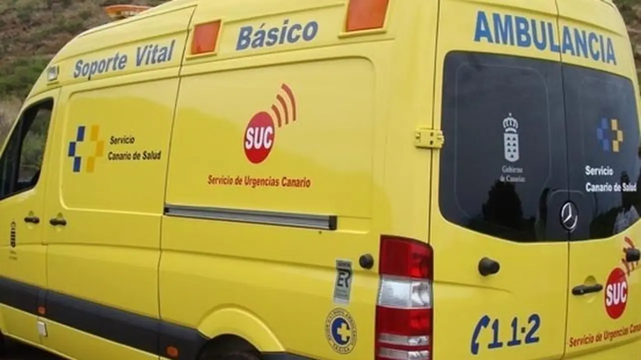 Archivo - Ambulancia del Servicio de Urgencias Canario (SUC)