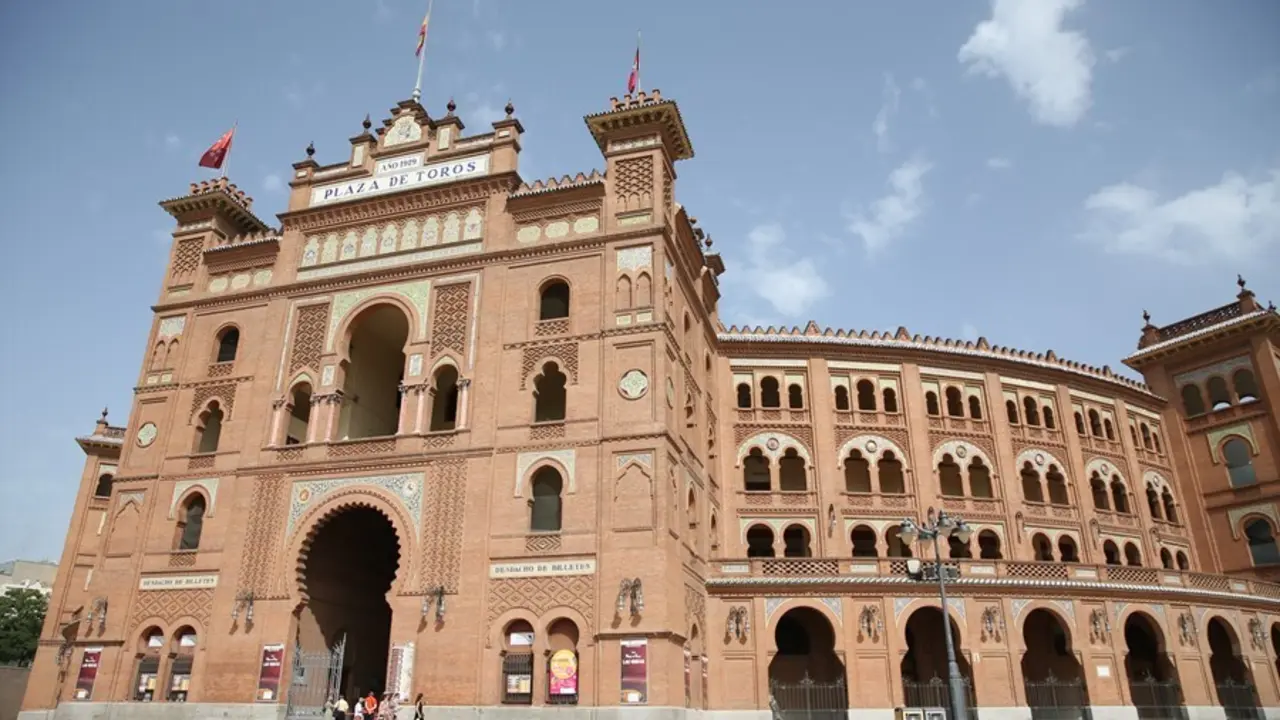 Archivo - Fachada de la plaza de toros de Las Ventas, a 15 de agosto de 2021, en Madrid (Espa&ntilde;a). 