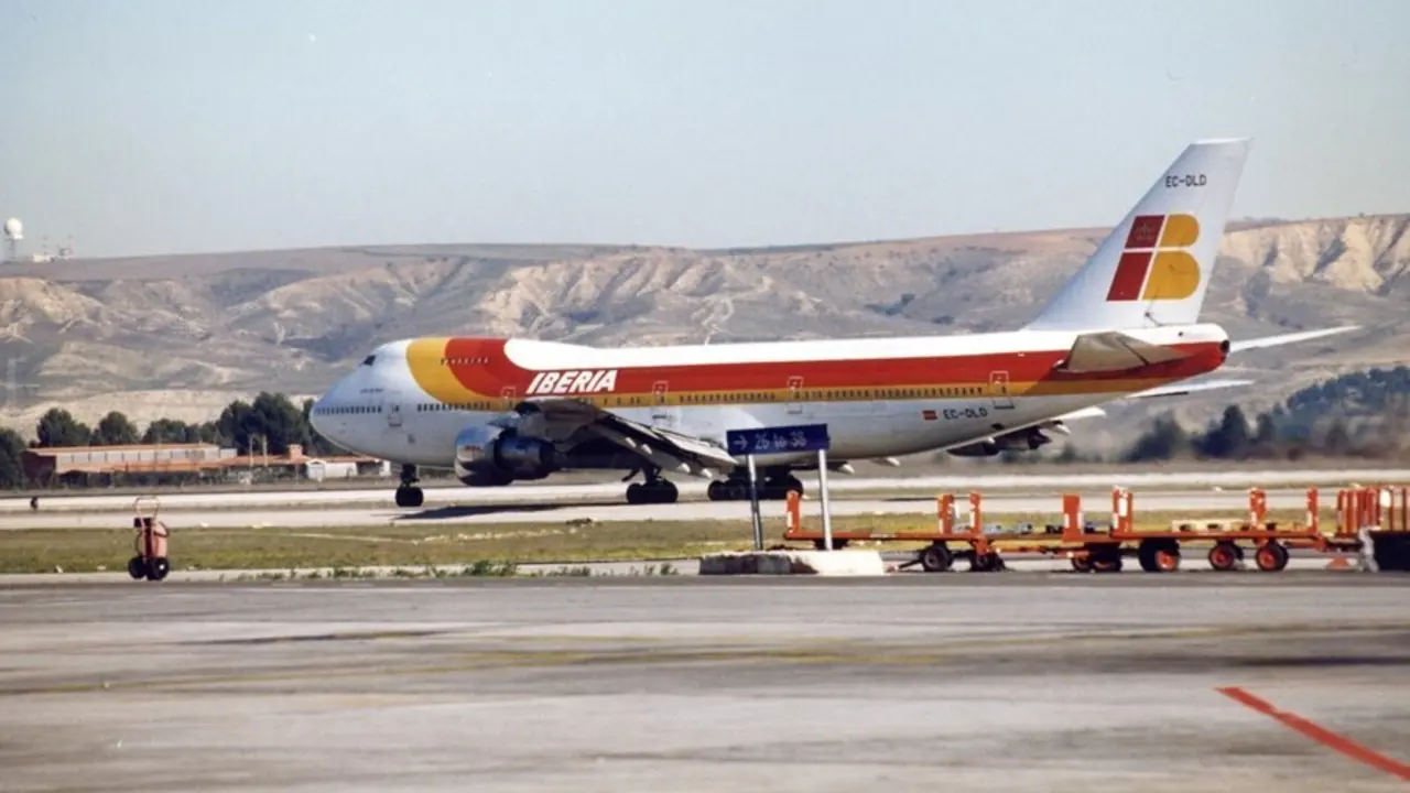Un avi&oacute;n de la compa&ntilde;&iacute;a Iberia