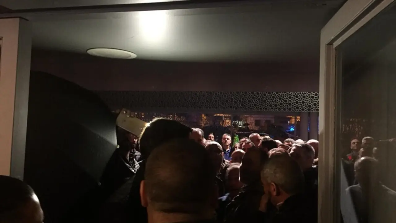 Archivo - Imagen de archivo de un momento del tumulto acontecido en el teatro de San Juan la noche de los hechos