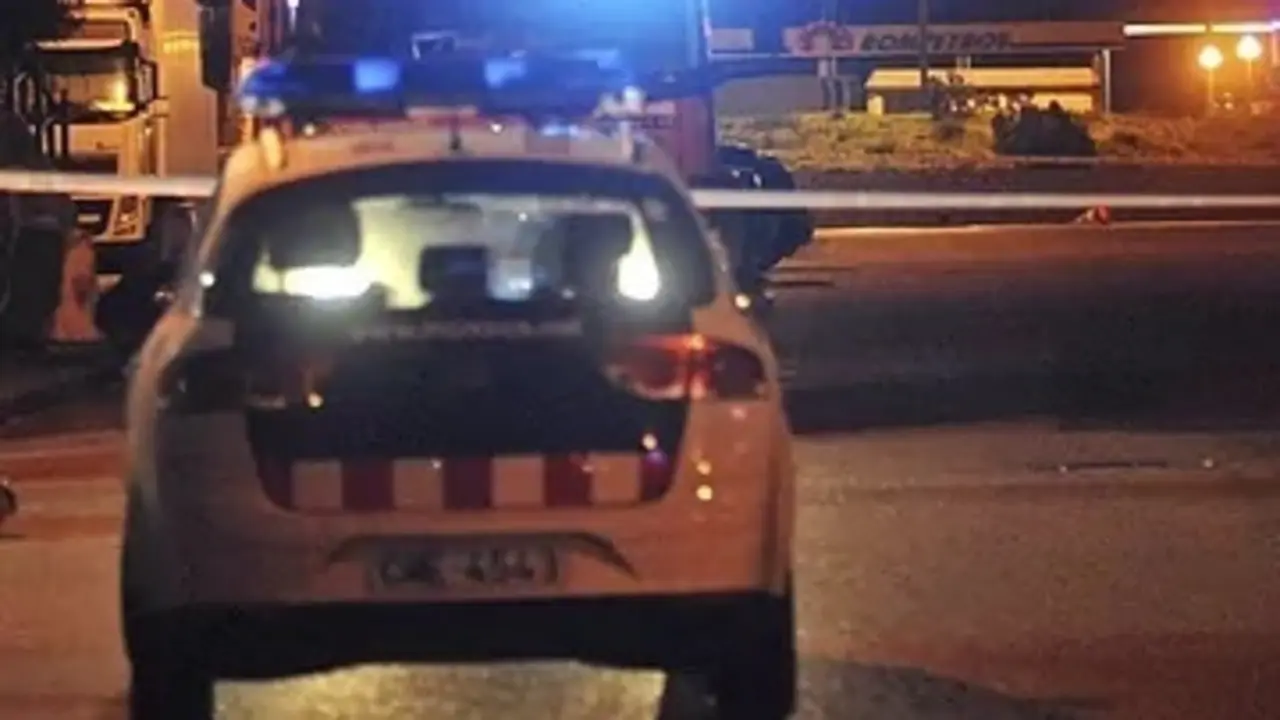 Un coche de los Mossos d'Esquadra, de madrugada.Robin TownsendEFE