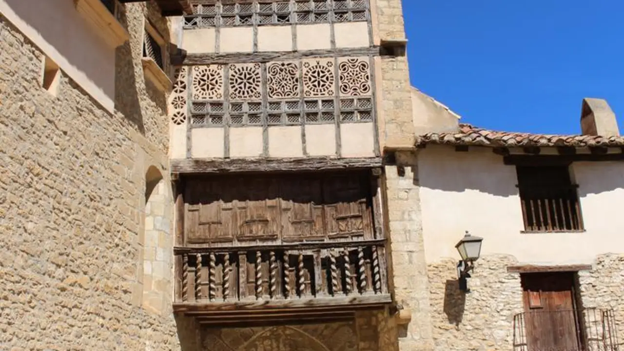 Vista exterior del convento de las Agustinas en Mirambel (Teruel).