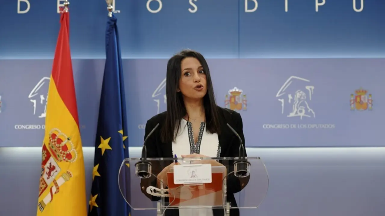 La l&iacute;der de Cs, In&eacute;s Arrimadas, comparece en una rueda de prensa en el Congreso de los Diputados, a 16 de septiembre de 2021, en Madrid, (Espa&ntilde;a).