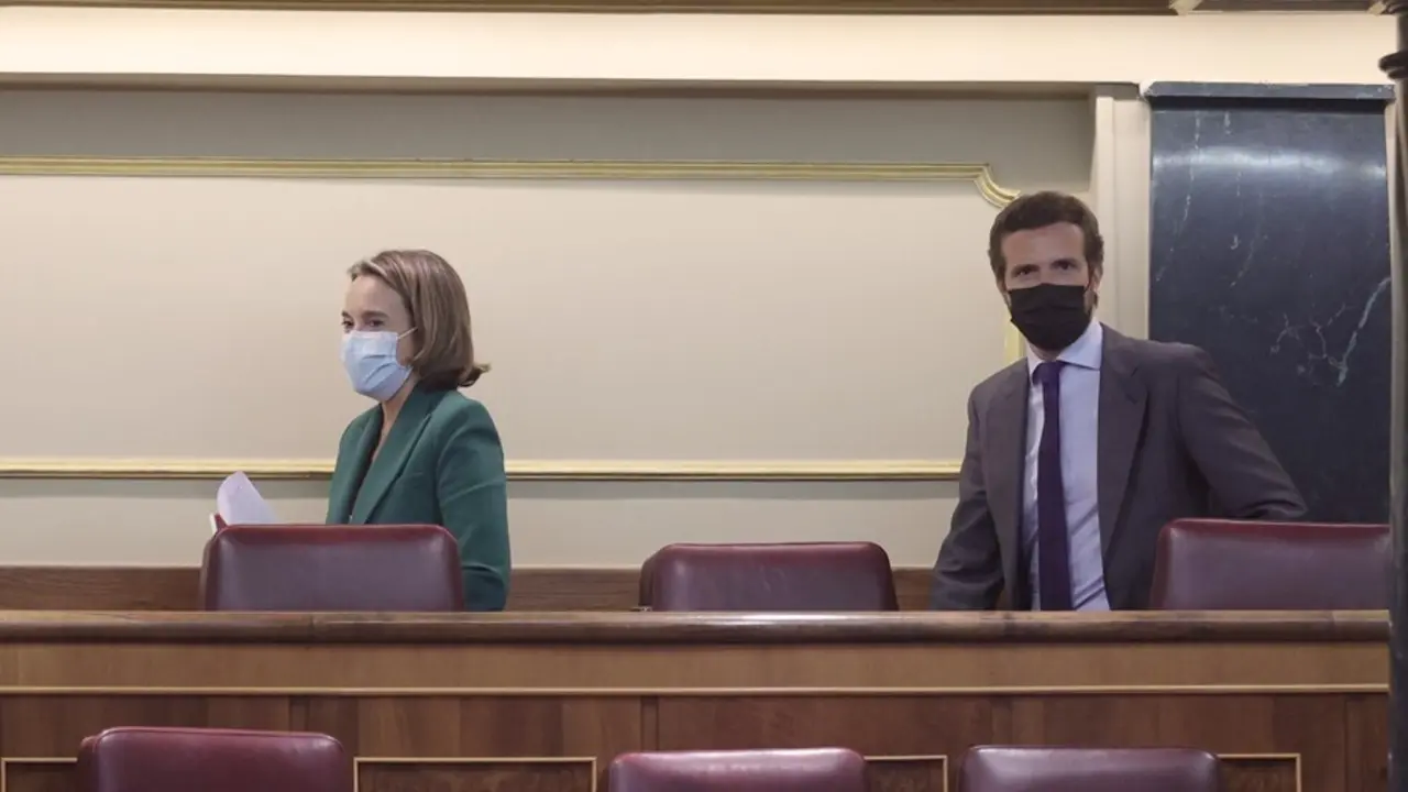 La portavoz del PP en el Congreso, Cuca Gamarra, y el l&iacute;der del PP, Pablo Casado, a su llegada a una sesi&oacute;n de control al Gobierno en el Congreso de los Diputados, a 15 de septiembre de 2021, en Madrid, (Espa&ntilde;a). En esta sesi&oacute;n, la primera del nuevo curso