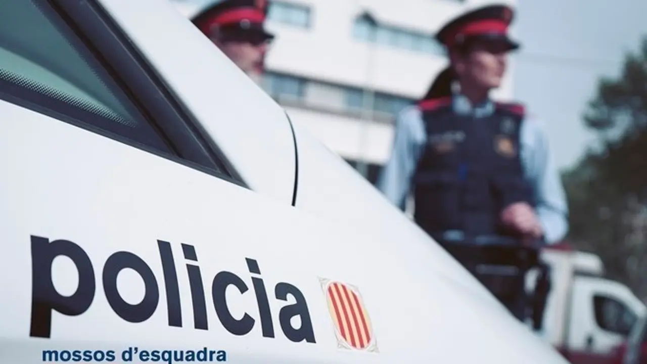 Archivo - Un veh&iacute;culo de los Mossos d'Esquadra
