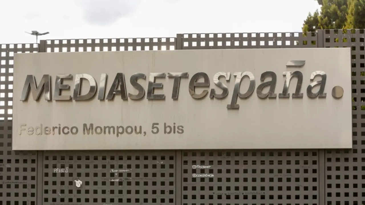 Archivo - Carteles de se&ntilde;alizaci&oacute;n del recinto de Mediaset Espa&ntilde;a Comunicaci&oacute;n, en Madrid a 5 de marzo de 2020.