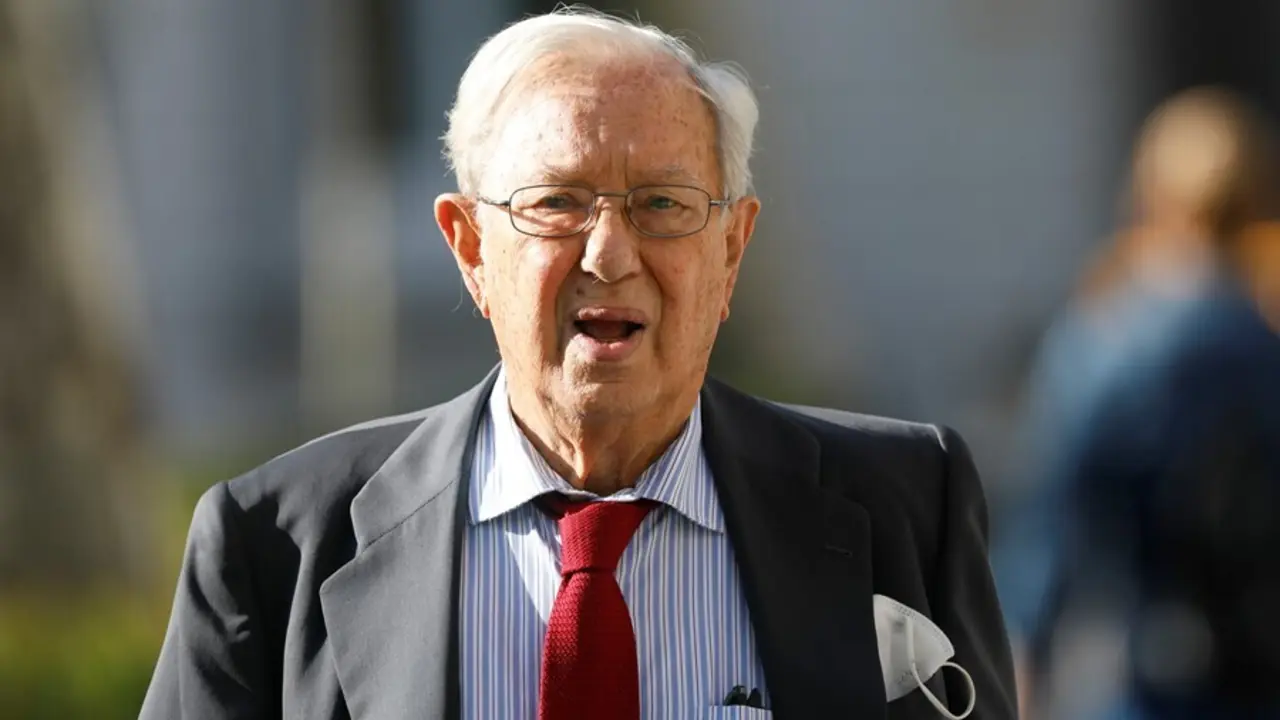 El ex embajador de Espa&ntilde;a en Venezuela Ra&uacute;l Morodo a su llegada a la Audiencia Nacional para declarar como imputado por el dinero que &eacute;l y su entorno habr&iacute;an recibido de la petrolera venezolana PDVSA, a 20 de septiembre de 2021, en Madrid, (Espa&ntilde;a). Los i
