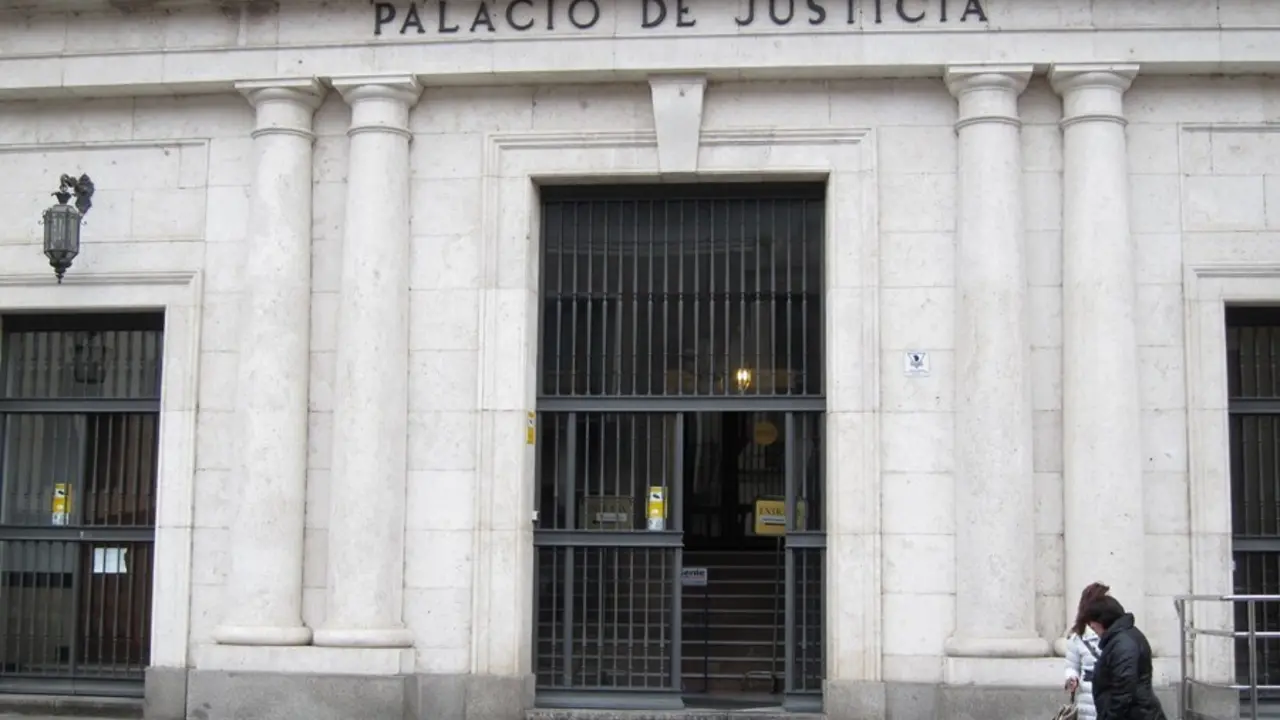 Archivo - Confirmado el alejamiento de un padre hacia su hija a la que suministr&oacute; di&oacute;xido de cloro contra "agentes pat&oacute;genos"