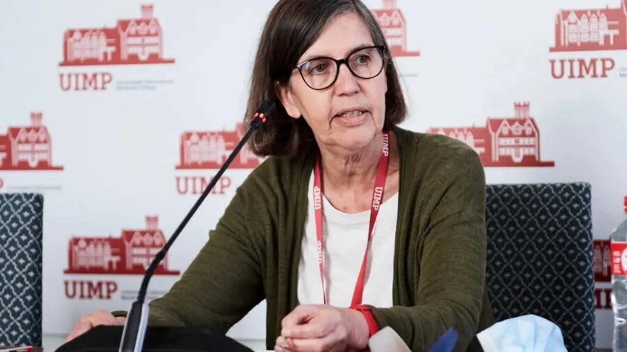 Archivo - La rectora de la UIMP. Mar&iacute;a Luz Mor&aacute;n, en rueda de prensa en Santander