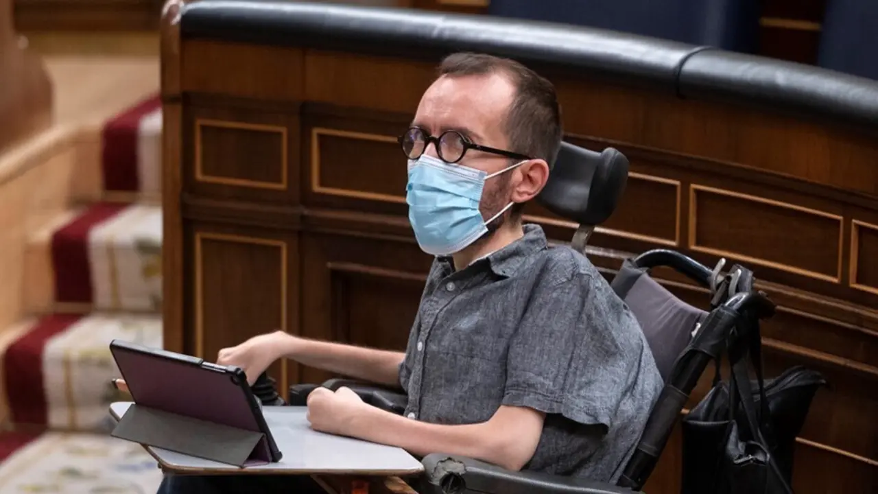 El portavoz de Unidas Podemos en el Congreso, Pablo Echenique, durante una sesi&oacute;n plenaria en el Congreso de los Diputados, a 13 de septiembre de 2021, en Madrid (Espa&ntilde;a). 
