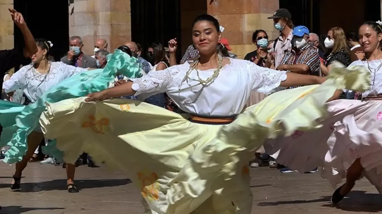 "D&iacute;a de Am&eacute;rica en Asturias", dentro de las fiestas de San Mateo de Oviedo.EFE