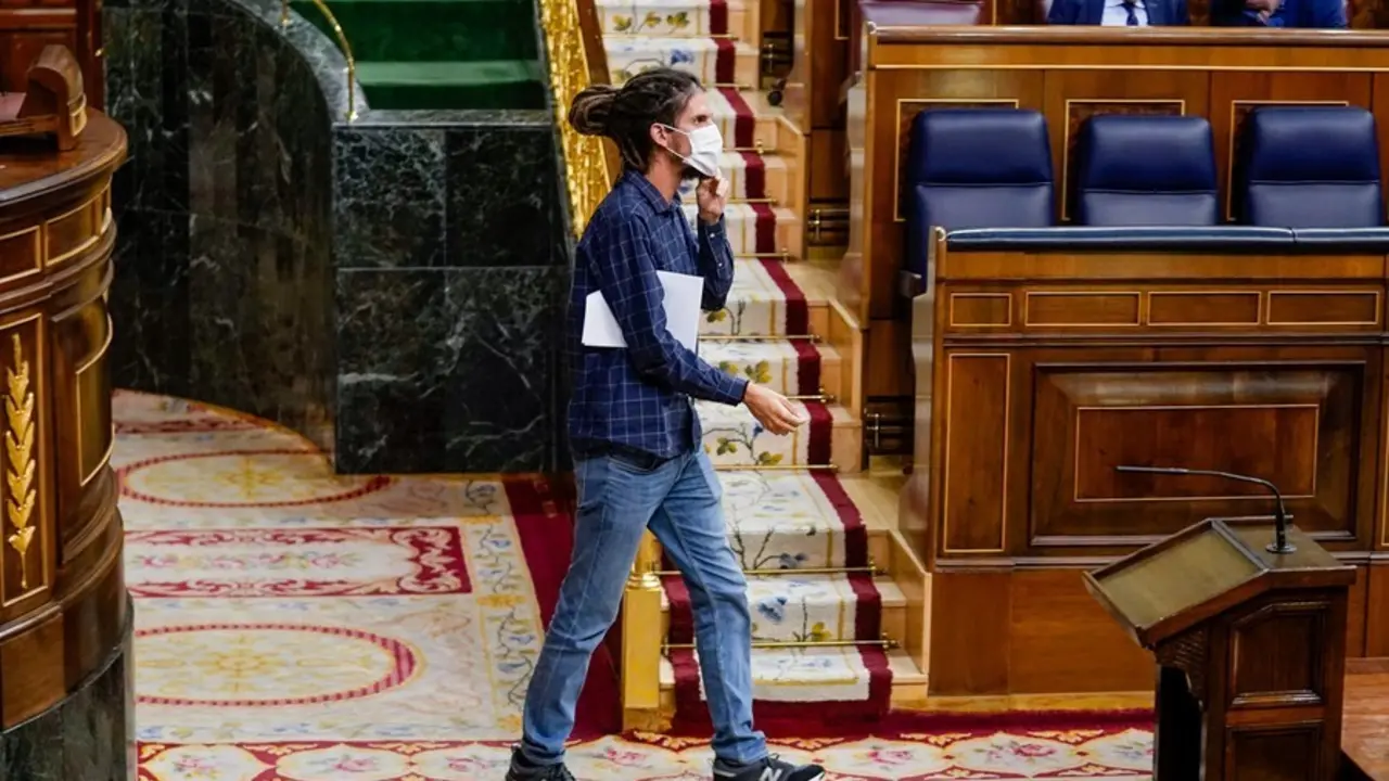 Archivo - El secretario de Organizaci&oacute;n de Podemos y diputado de Unidas Podemos en el Congreso, Alberto Rodr&iacute;guez en una sesi&oacute;n plenaria en el Congreso de los Diputados, a 18 de mayo de 2021, en Madrid (Espa&ntilde;a). El Pleno del Congreso debate hoy, entre otr