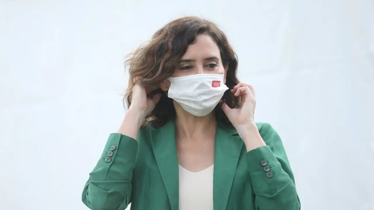 La presidenta de la Comunidad de Madrid, Isabel D&iacute;az Ayuso, interviene en la inauguraci&oacute;n de la sexta edici&oacute;n de la Feria del Veh&iacute;culo El&eacute;ctrico de Madrid 2021.