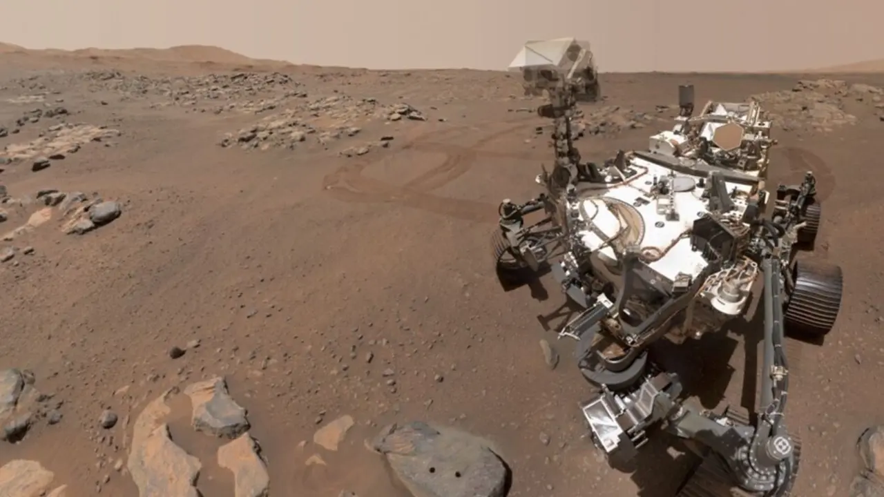 Selfie de Perseverance junto a la roca de la que obtuvo sus primeras muestras