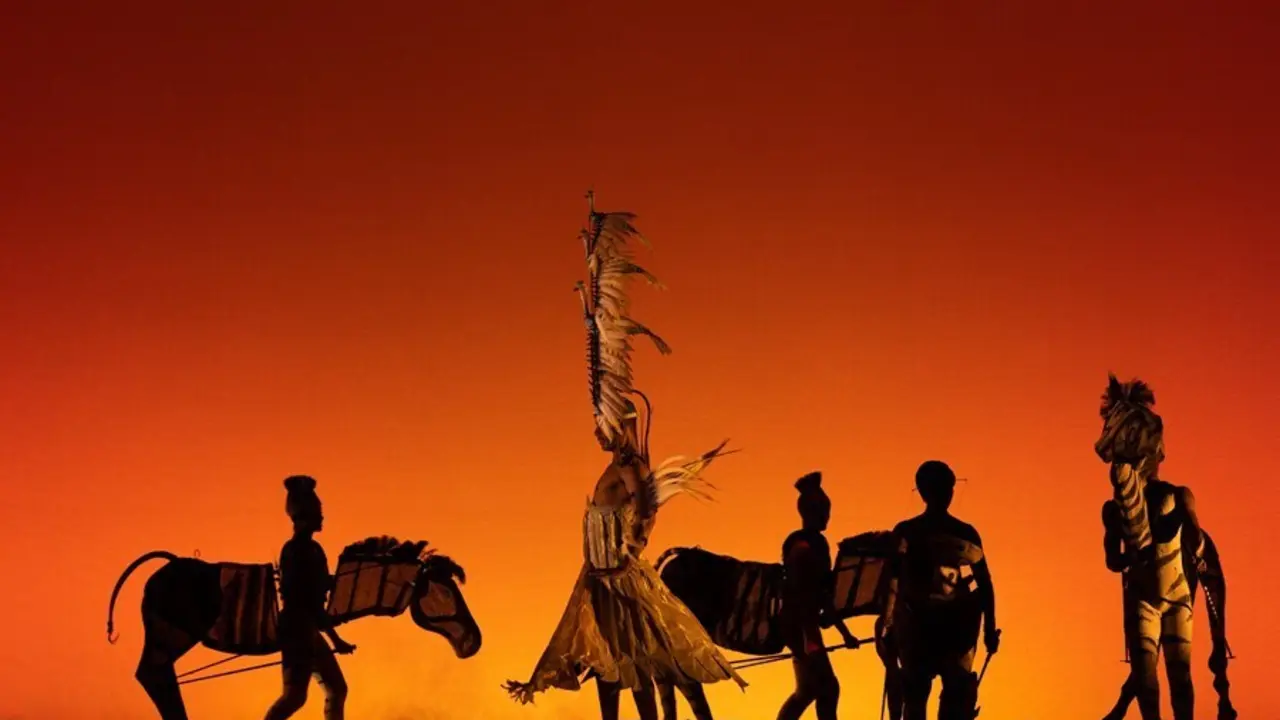 Varios artistas act&uacute;an en la primera representaci&oacute;n del musical &lsquo;El Rey Le&oacute;n&rsquo; para los medios de comunicaci&oacute;n antes de su vuelta oficial en el Teatro Lope de Vega, a 21 de septiembre de 2021, en Madrid, (Espa&ntilde;a). 