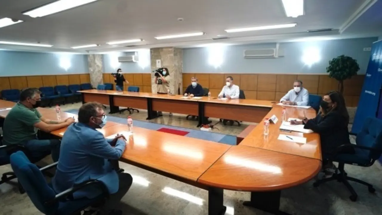 La presidenta del PP, Mar&iacute;a Jos&eacute; S&aacute;enz de Buruaga, se re&uacute;ne con el comit&eacute; de empresa de Forjas.