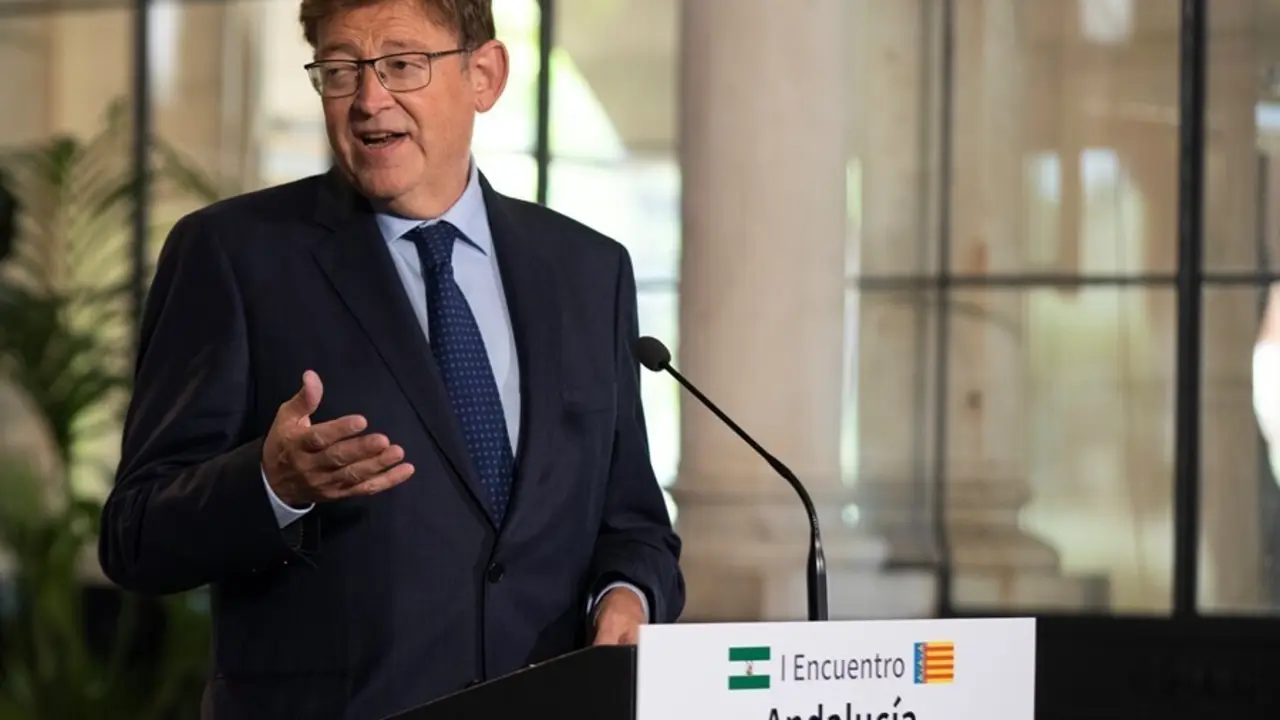El presidente de la Generalitat Valenciana, Ximo Puig, en rueda de prensa tras la reuni&oacute;n el I Encuentro Andaluc&iacute;a-Comunitat Valenciana. A 21 de septiembre de 2021, En Sevilla (Andaluc&iacute;a, Espa&ntilde;a).