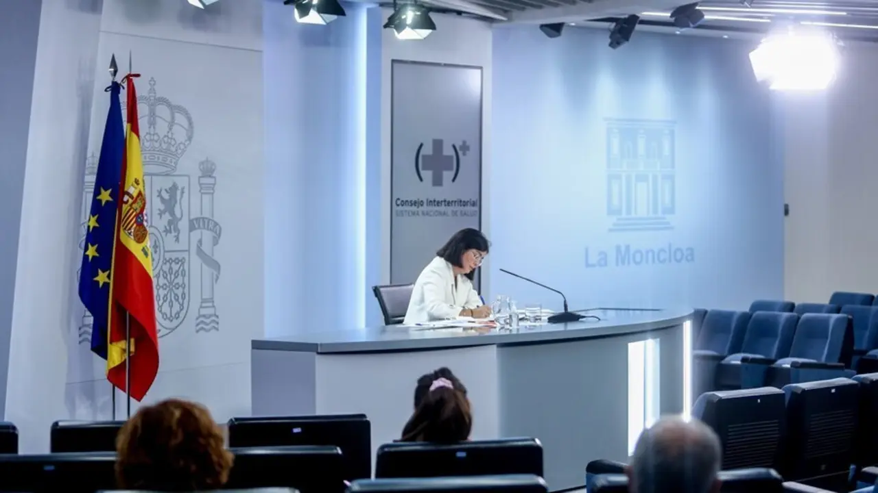 La ministra de Sanidad, Carolina Darias, durante una rueda de prensa posterior a la reuni&oacute;n del Consejo Interterritorial del Sistema Nacional de Salud, a 15 de septiembre de 2021, en Madrid (Espa&ntilde;a). Ampliar el aforo en estadios y eventos deportivos y adm