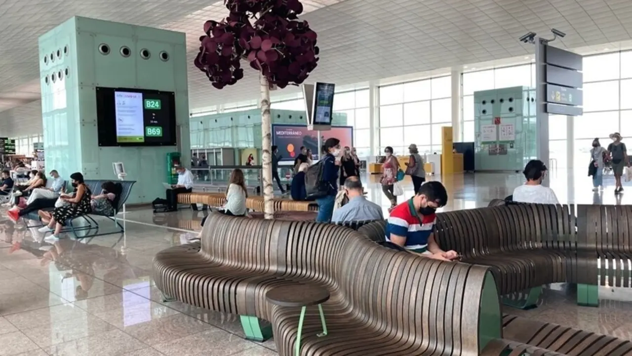 Aena pone en marcha un proyecto piloto de mobiliario sostenible en el Aeropuerto de Barcelona