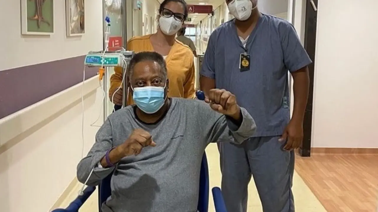 Archivo - Pel&eacute; avanza en su recuperaci&oacute;n