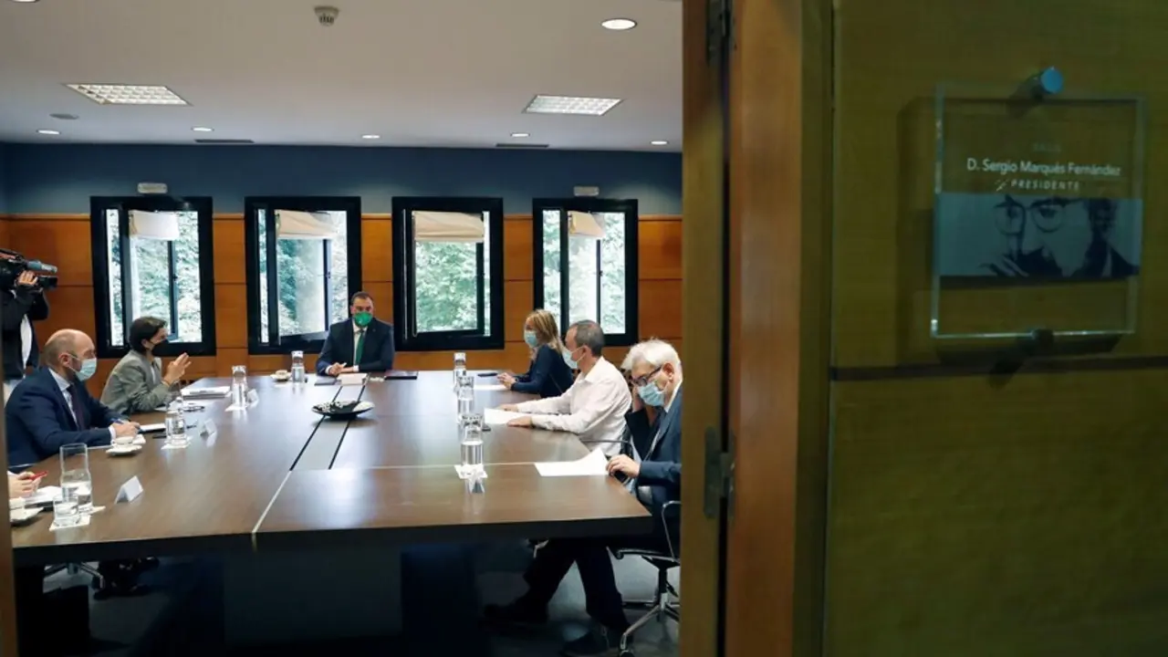 Primera reuni&oacute;n para la negociaci&oacute;n del Estatuto con IU.