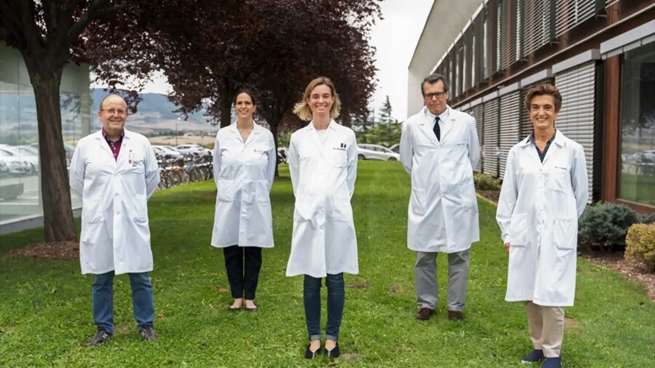 Los doctores Jes&uacute;s Urman, Mar&iacute;a Rull&aacute;n, Mar&iacute;a Arechederra, Mat&iacute;as &Aacute;vila y Carmen Berasain, investigadores del Cima Universidad de Navarra y del Complejo Hospitalario de Navarra.