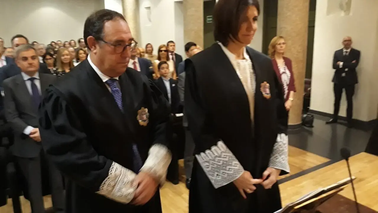 Archivo - La juez decana de Madrid, Mar&iacute;a Jes&uacute;s del Barco (d), en una foto de archivo de 2018.