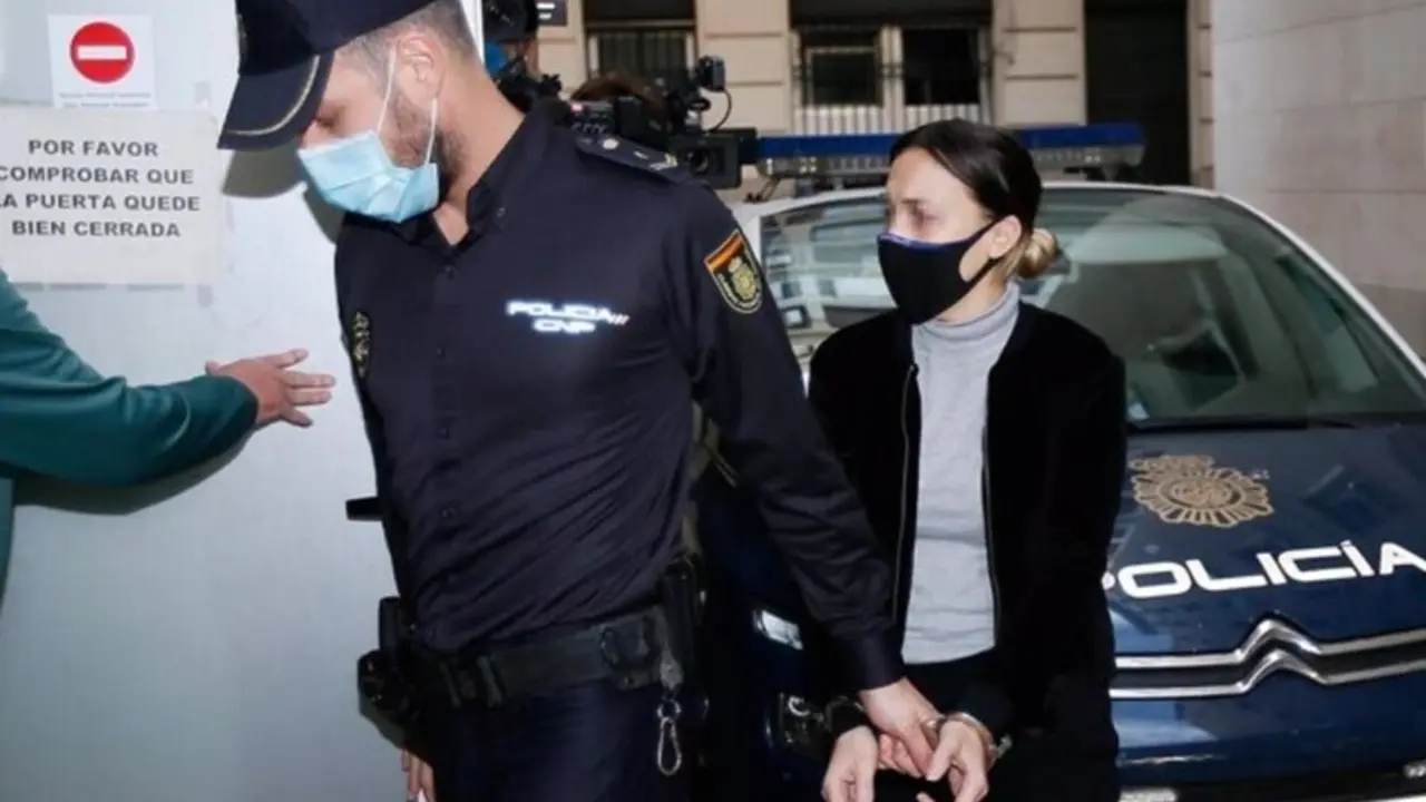 La acusada de matar al ni&ntilde;o de Elda a su llegada a la Audiencia de Alicante