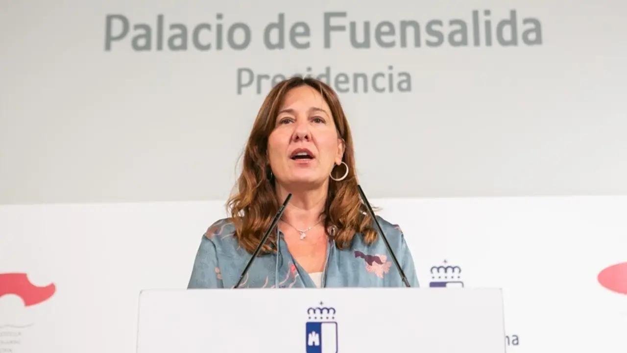 La portavoz del Gobierno de Castilla-La Mancha, Blanca Fern&aacute;ndez, en rueda de prensa