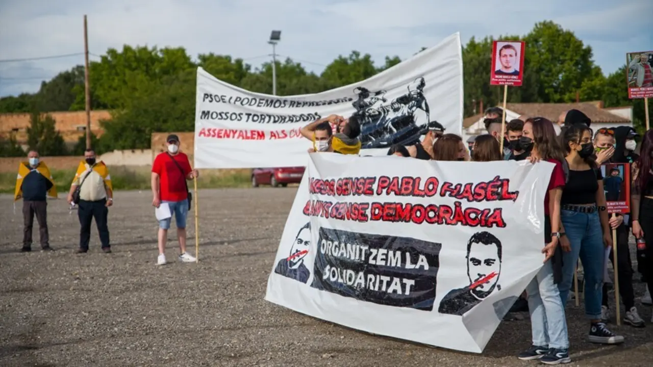 Archivo - Manifestaci&oacute;n de apoyo al rapero Pablo Hasel que lleva tres meses en prisi&oacute;n, a 15 de mayo de 2021, en Lleida, Catalu&ntilde;a, (Espa&ntilde;a). La protesta, convocada por  Plataforma Llibertat bajo el lema '3 meses sin pablo Hasel', ha sido convocada por col
