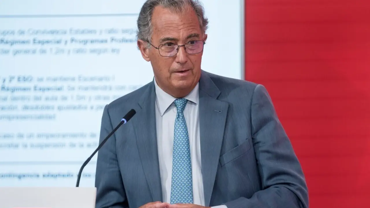 El consejero de Educaci&oacute;n, Universidades, Ciencia y portavoz de la Comunidad de Madrid, Enrique Ossorio, durante una rueda de prensa posterior a una reuni&oacute;n del Consejo de Gobierno.