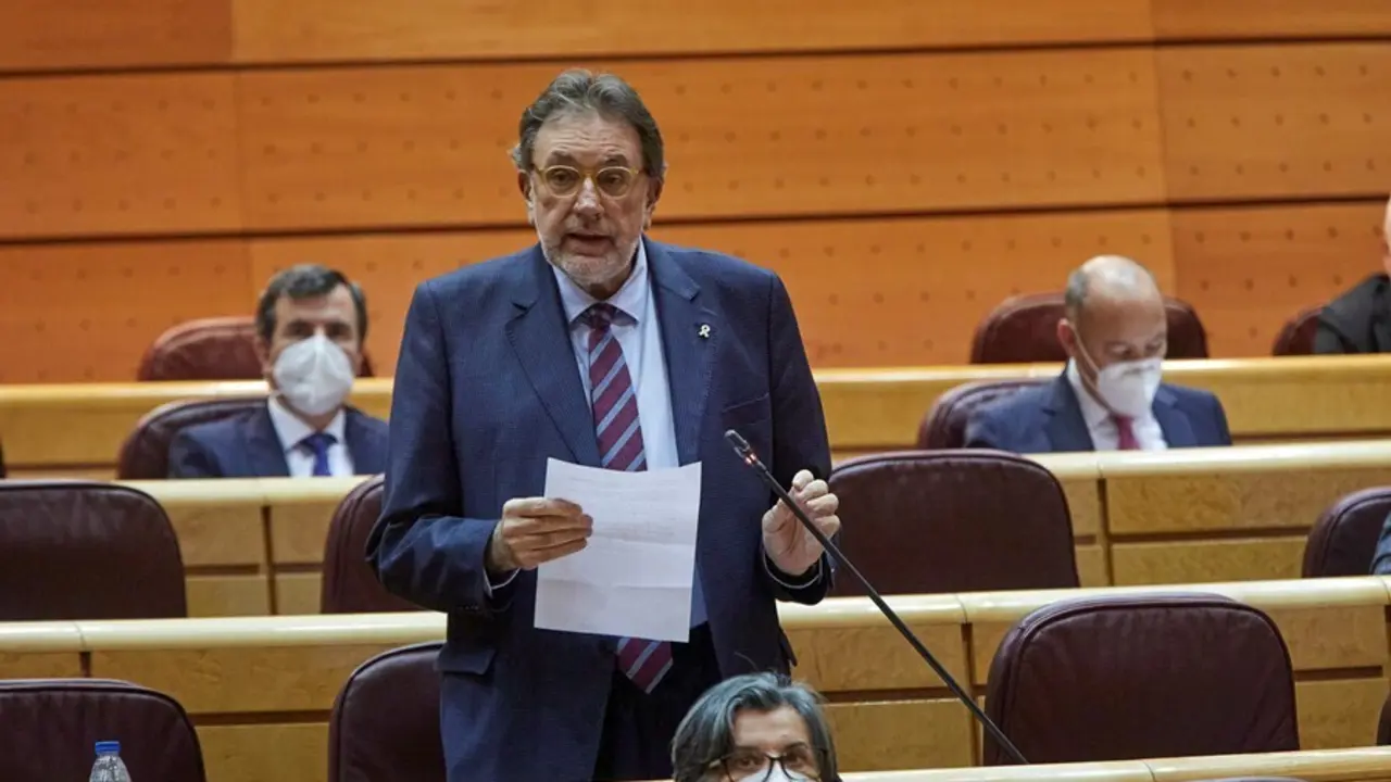 Archivo - El portavoz del grupo parlamentario nacionalista en el Senado, Josep Llu&iacute;s Cleries i Gonz&agrave;lez durante una sesi&oacute;n de control al Gobierno en el Senado, en Madrid (Espa&ntilde;a)