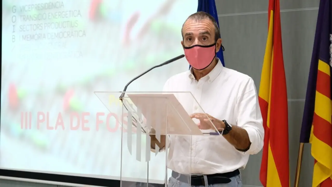 El vicepresidente y conseller de Transici&oacute;n Energ&eacute;tica, Sectores Productivos y Memoria Democr&aacute;tica, Juan Pedro Yllanes, durante una rueda de prensa.