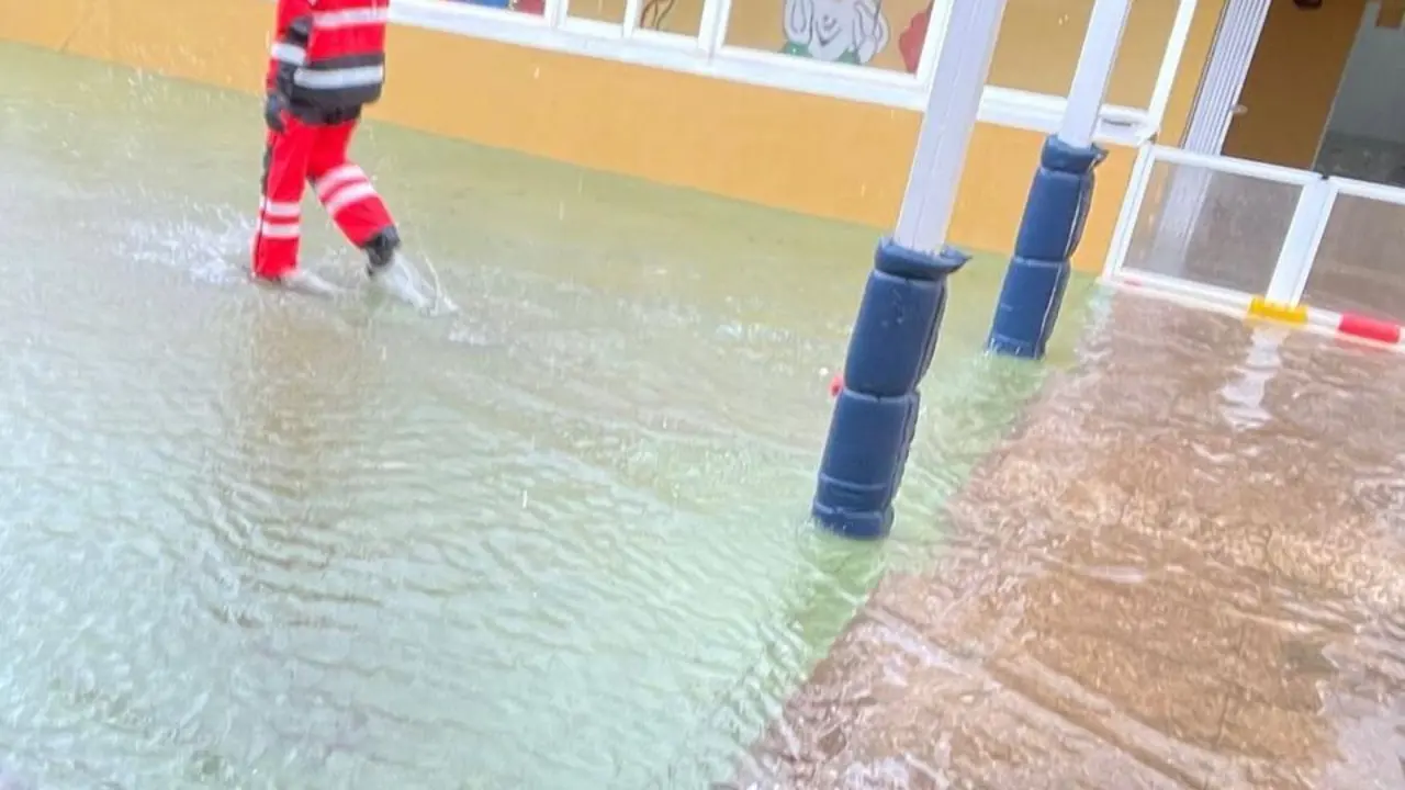 Imagen de una actuaci&oacute;n de los bomberos en Melilla por una tromba de agua