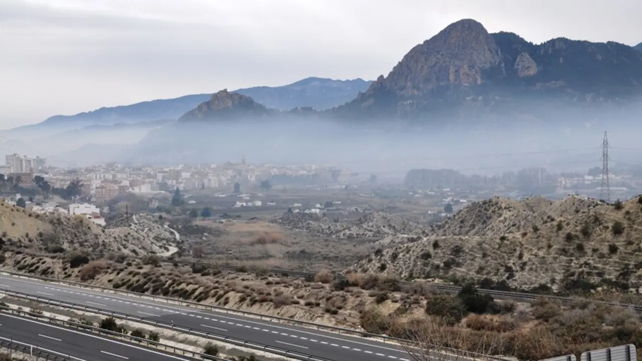 Archivo - Episodio de contaminaci&oacute;n atmosf&eacute;rica por quemas agr&iacute;colas en Cieza