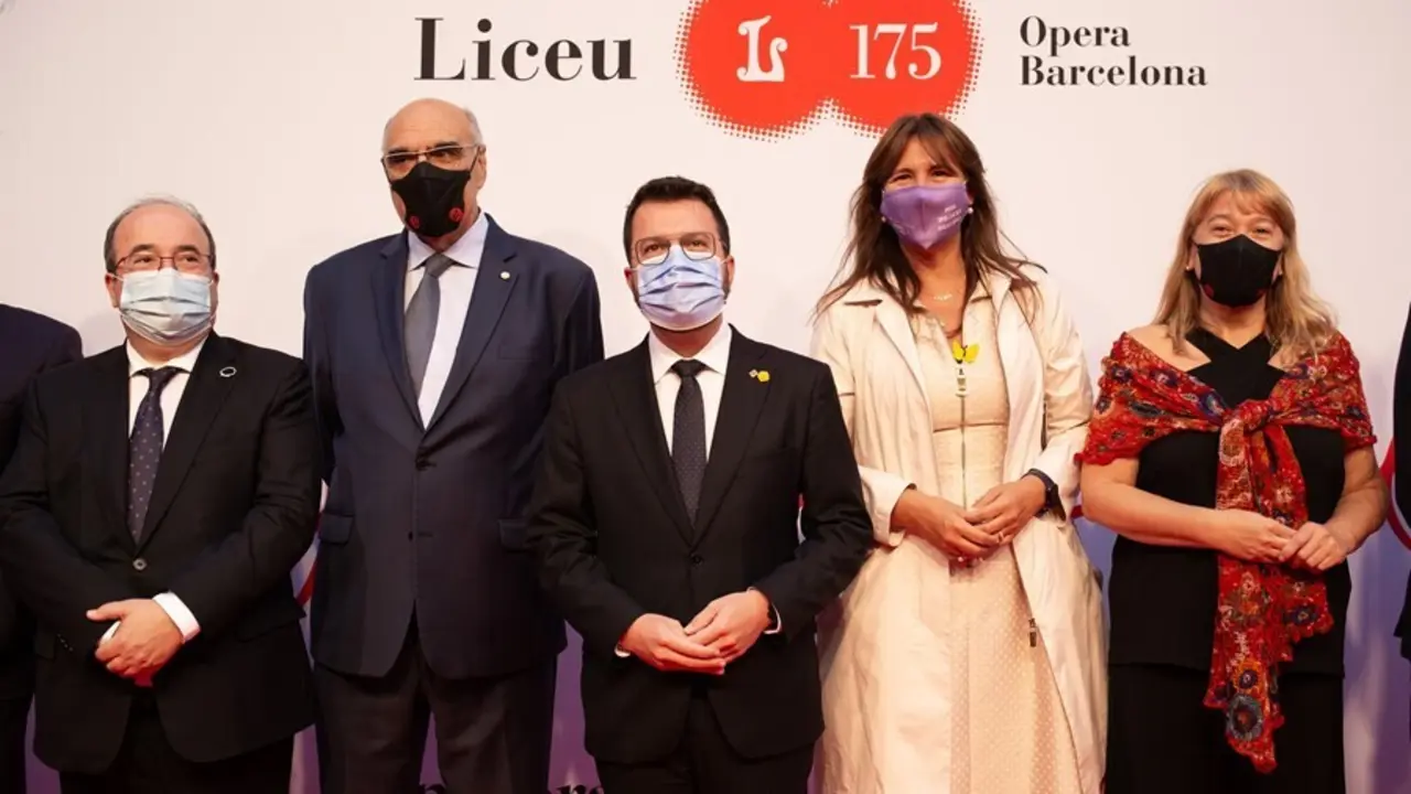 El ministro de Cultura, Miquel Iceta; el presidente de la Fundaci&oacute; del Gran Teatre del Liceu, Salvador Alemany; el presidente de la Generalitat, Pere Aragon&egrave;s; la presidenta del Parlament, Laura Borr&agrave;s; y la consellera de Cultura, Nat&agrave;lia Garriga