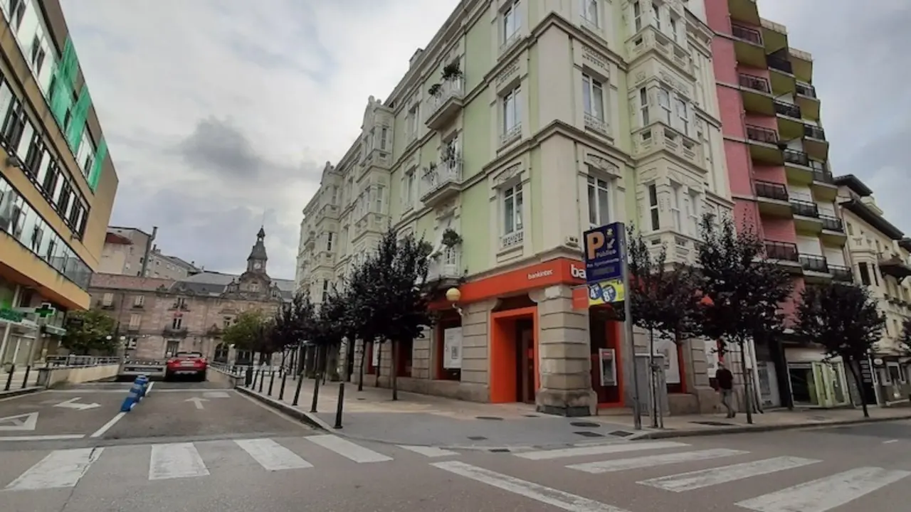 Vista de varios edificios en la calle Ruiz Tagle de Torrelavega. / S. D&iacute;az