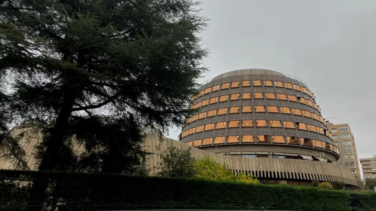 Archivo - Fachada del edificio del Tribunal Constitucional de Espa&ntilde;a, en Madrid a 29 de noviembre de 2019.