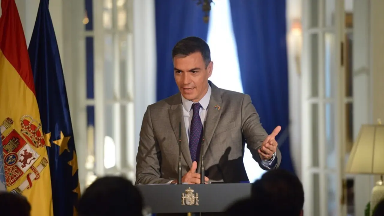 El presidente del Gobierno, Pedro S&aacute;nchez, ofrece declaraciones a los medios en la residencia del Embajador Representante Permanente de Espa&ntilde;a ante las Naciones Unidas, a 22 de septiembre de 2021, en Nueva York (Estados Unidos)
